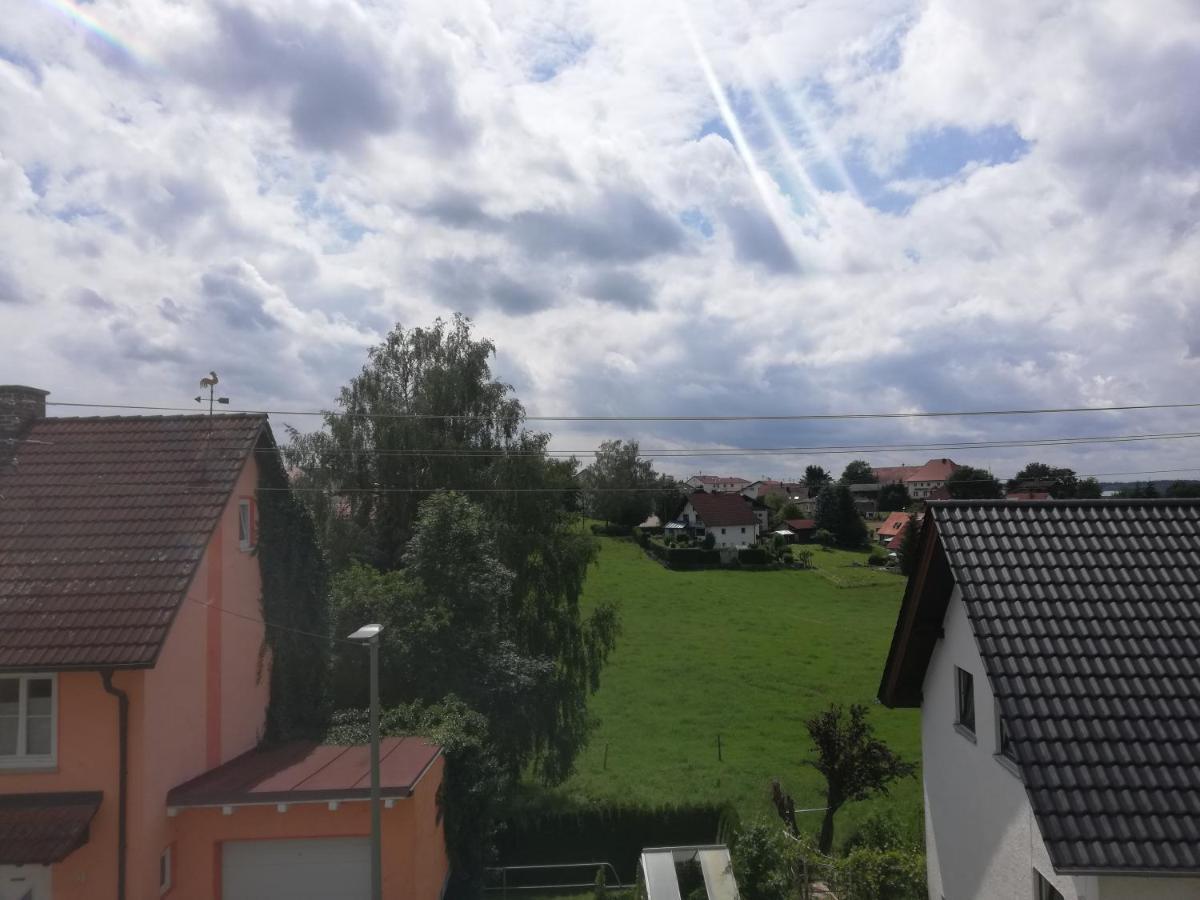Gaestezimmer Im Altbau Dachgeschoss Mit Kleinem Bad Wlan, Tv Und Parkplatz Lachen Esterno foto