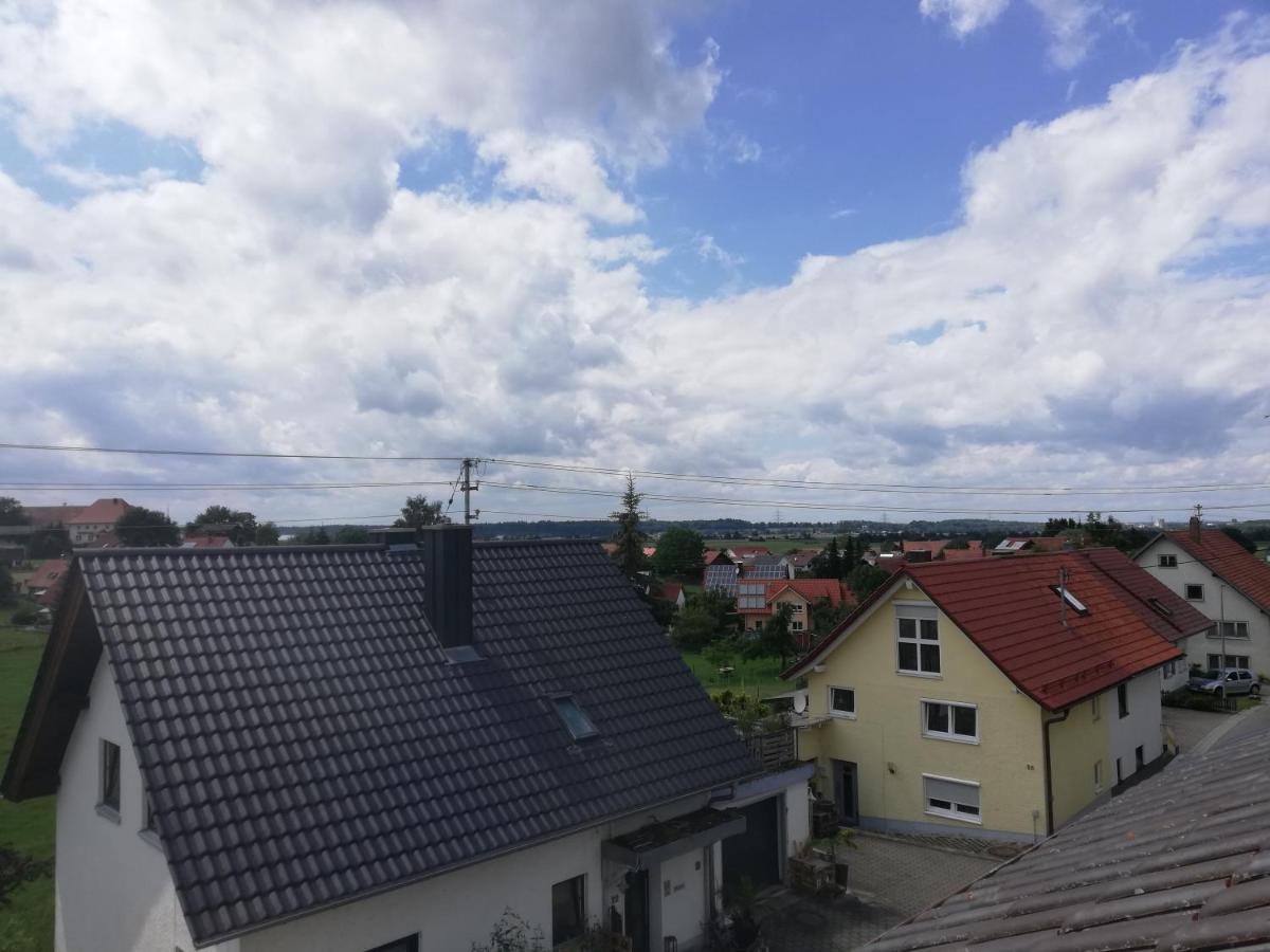 Gaestezimmer Im Altbau Dachgeschoss Mit Kleinem Bad Wlan, Tv Und Parkplatz Lachen Esterno foto