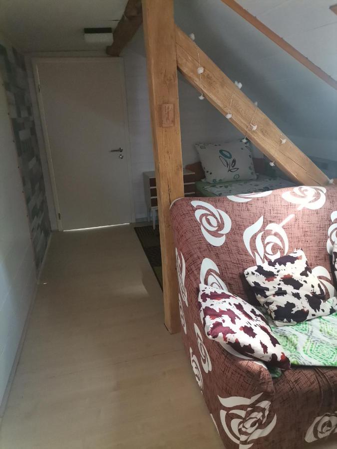 Gaestezimmer Im Altbau Dachgeschoss Mit Kleinem Bad Wlan, Tv Und Parkplatz Lachen Esterno foto