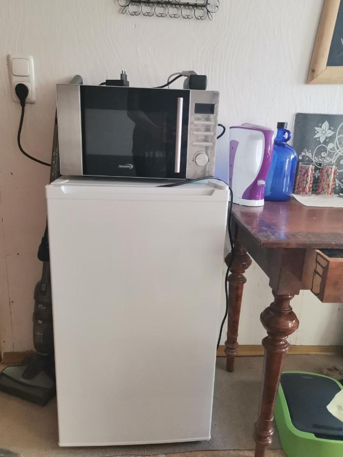 Gaestezimmer Im Altbau Dachgeschoss Mit Kleinem Bad Wlan, Tv Und Parkplatz Lachen Esterno foto