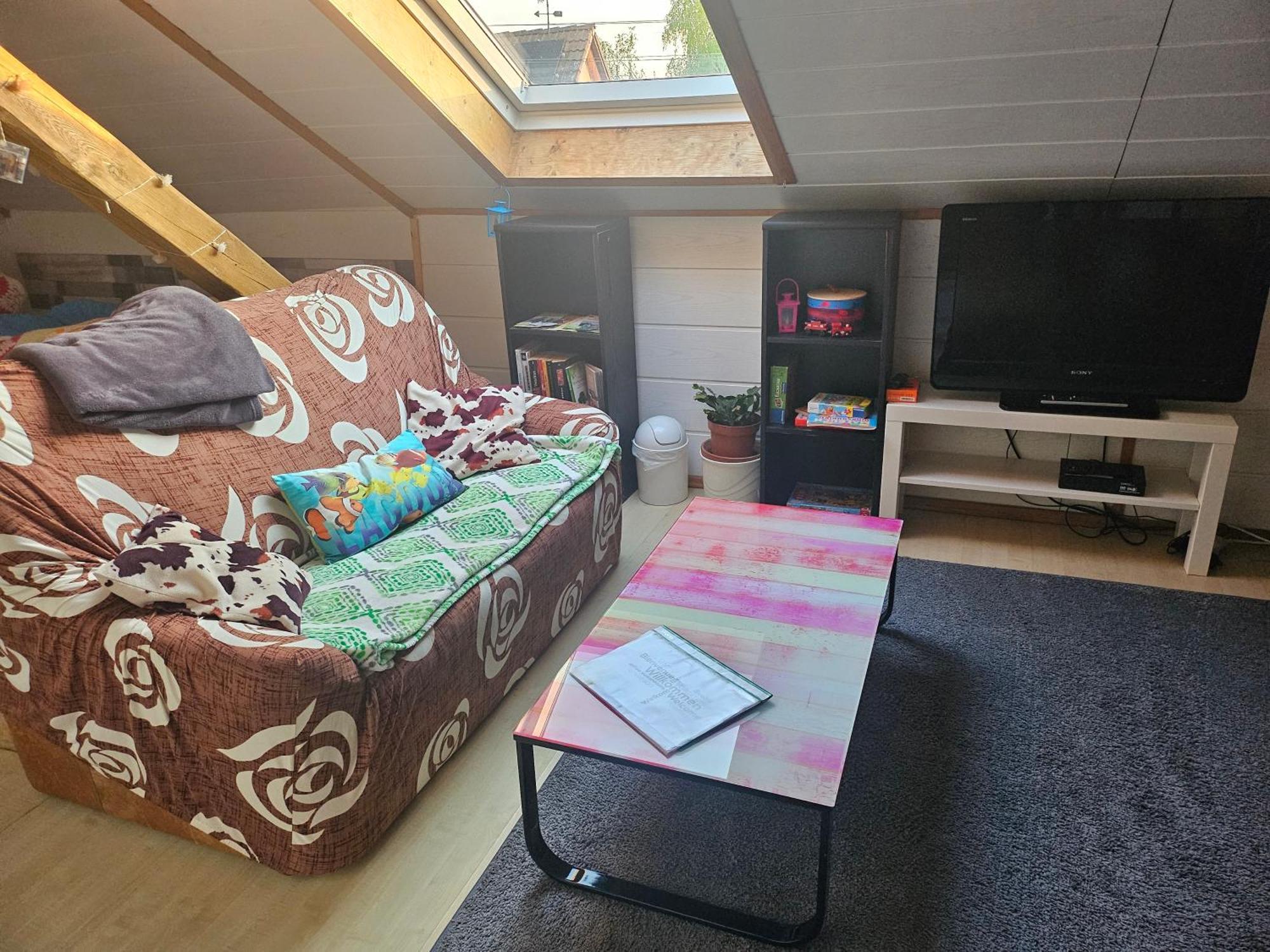 Gaestezimmer Im Altbau Dachgeschoss Mit Kleinem Bad Wlan, Tv Und Parkplatz Lachen Esterno foto